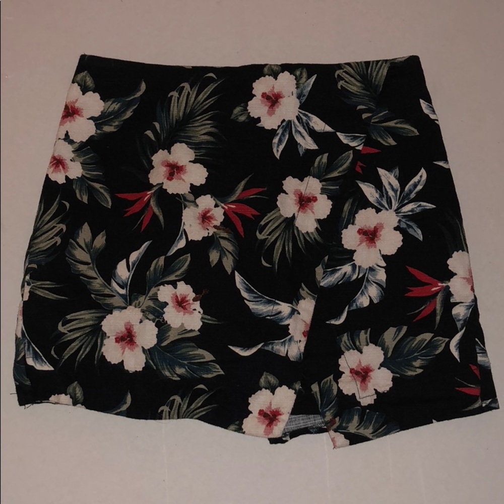Hollister Skirt!!
